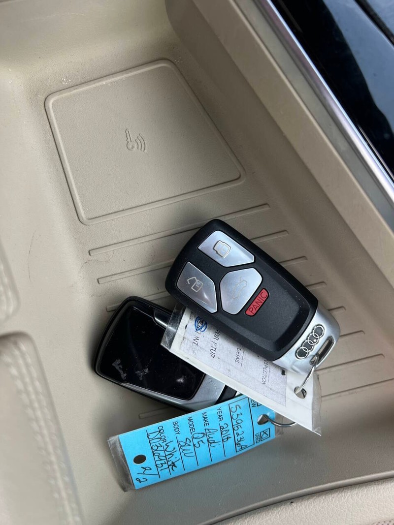 Audi Q7 Vehicle Full-screen Gallery Image 29