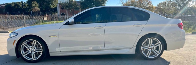 BMW 5 Series Vehicle Full-screen Gallery Image 06