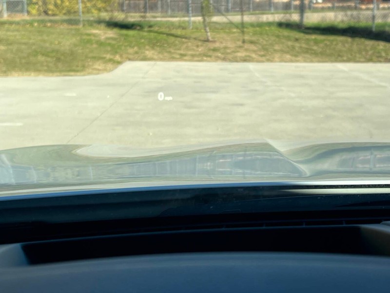 BMW 5 Series Vehicle Full-screen Gallery Image 25