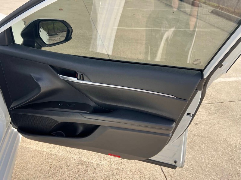 Toyota Camry Vehicle Full-screen Gallery Image 14