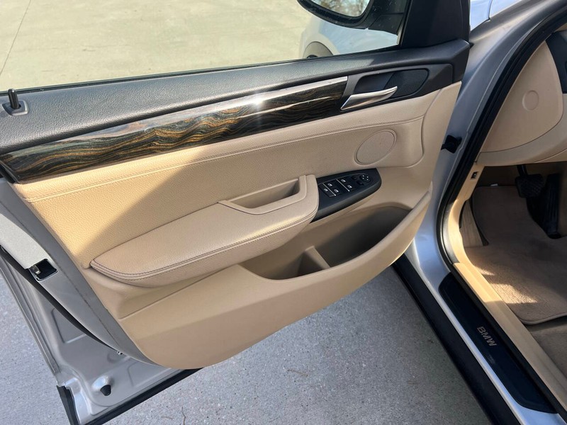 BMW X3 Vehicle Full-screen Gallery Image 07