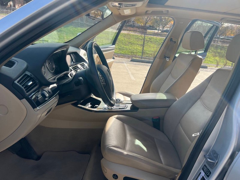 BMW X3 Vehicle Full-screen Gallery Image 08