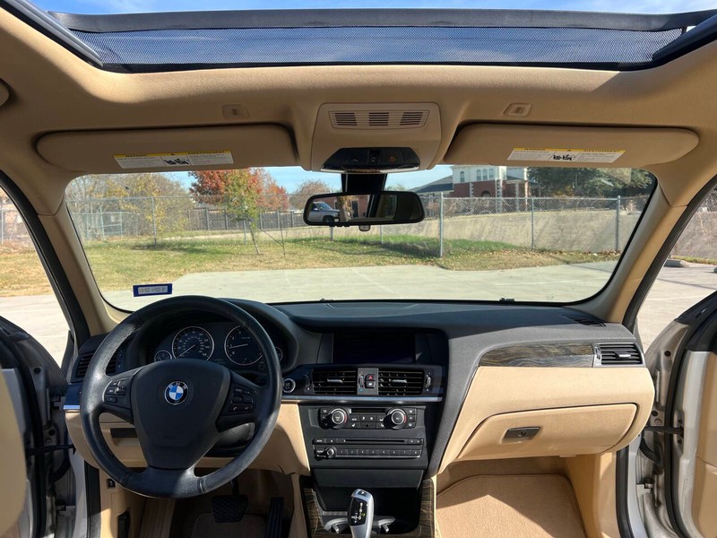 BMW X3 Vehicle Full-screen Gallery Image 13