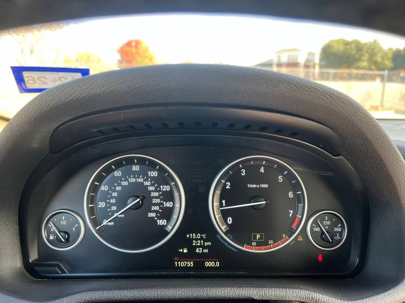 BMW X3 Vehicle Full-screen Gallery Image 15