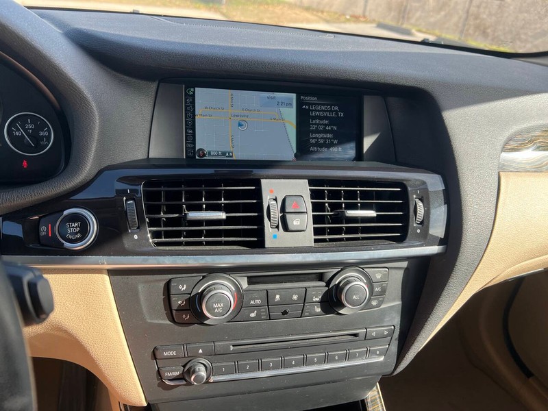 BMW X3 Vehicle Full-screen Gallery Image 16