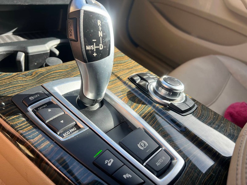 BMW X3 Vehicle Full-screen Gallery Image 18