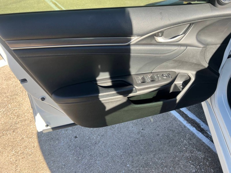 Honda Civic Sedan Vehicle Full-screen Gallery Image 13