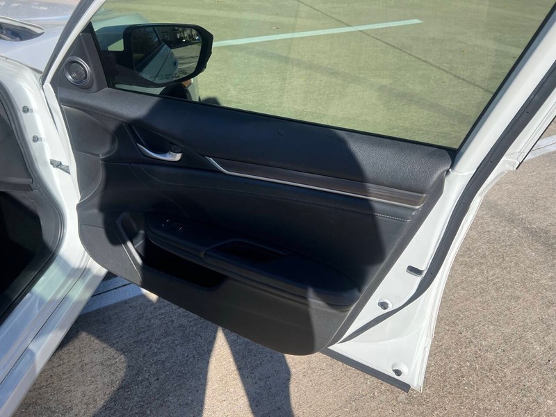 Honda Civic Sedan Vehicle Full-screen Gallery Image 17