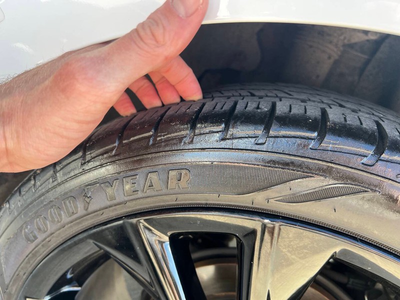 Lexus ES Vehicle Full-screen Gallery Image 08