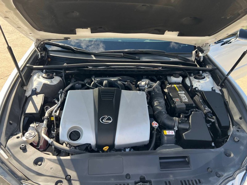 Lexus ES Vehicle Full-screen Gallery Image 21