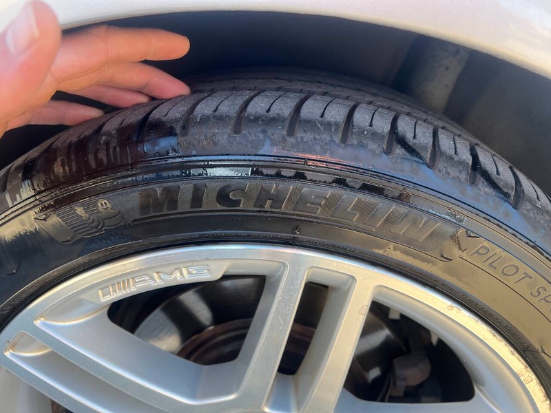 Mercedes-Benz C-Class Vehicle Full-screen Gallery Image 09