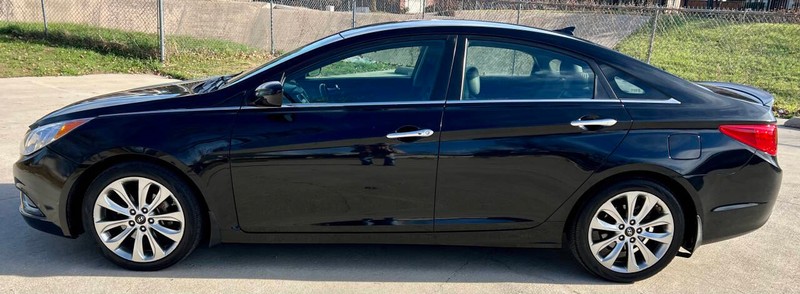 Hyundai Sonata Vehicle Full-screen Gallery Image 02