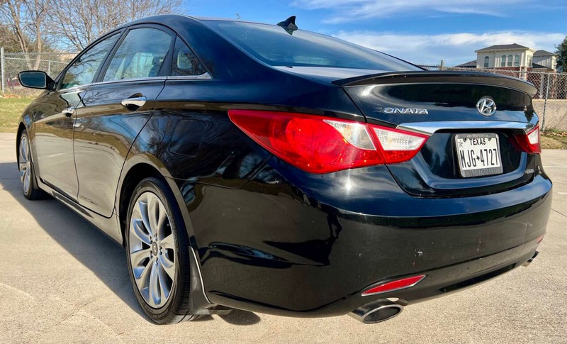 Hyundai Sonata Vehicle Full-screen Gallery Image 03