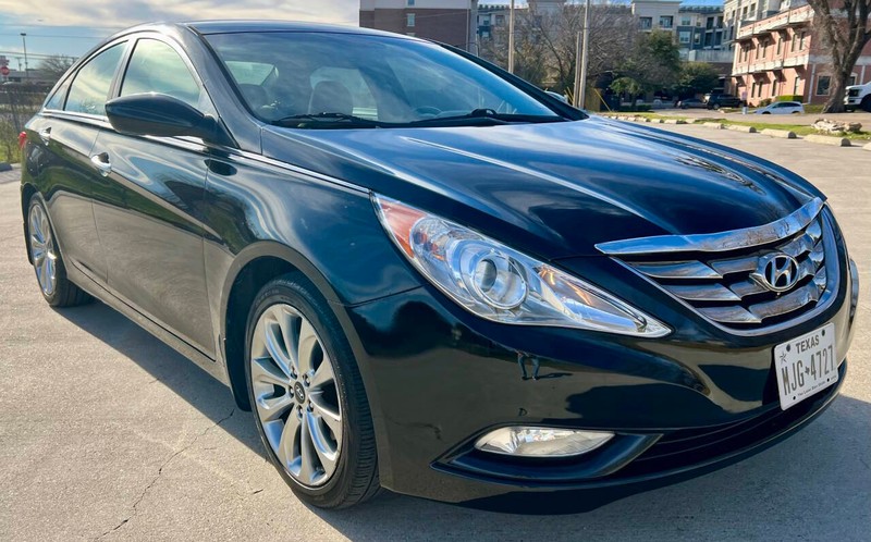 Hyundai Sonata Vehicle Full-screen Gallery Image 07