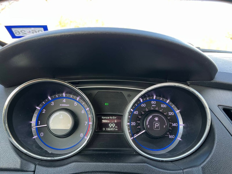 Hyundai Sonata Vehicle Full-screen Gallery Image 14