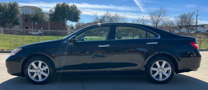 Lexus ES 350 Vehicle Full-screen Gallery Image 06