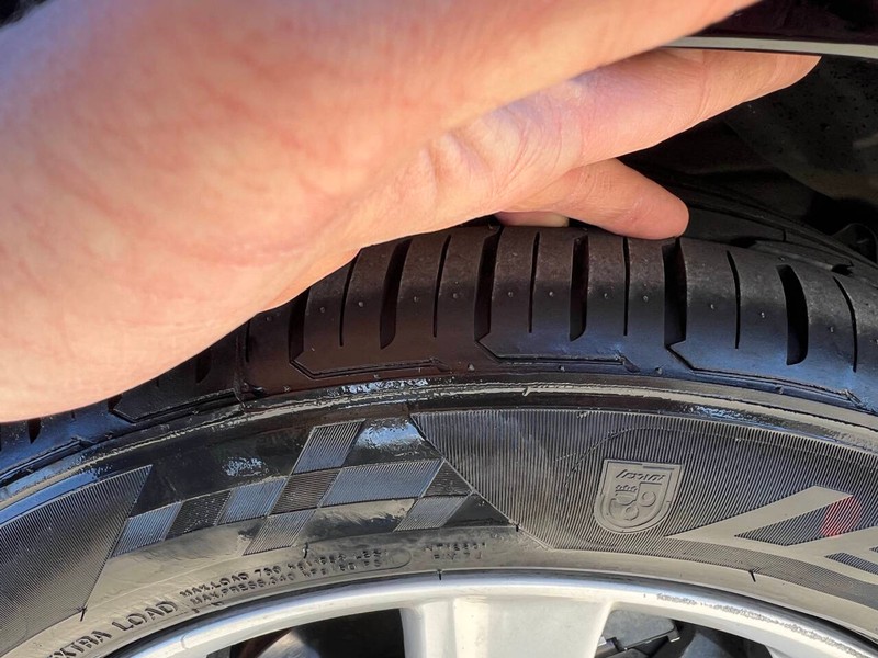 Lexus ES 350 Vehicle Full-screen Gallery Image 14