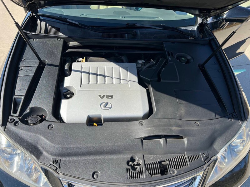 Lexus ES 350 Vehicle Full-screen Gallery Image 16