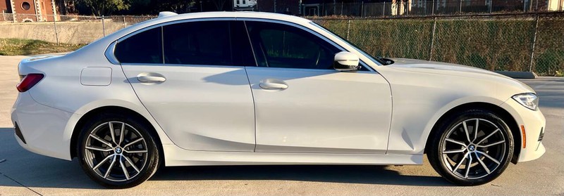 BMW 3 Series Vehicle Full-screen Gallery Image 06