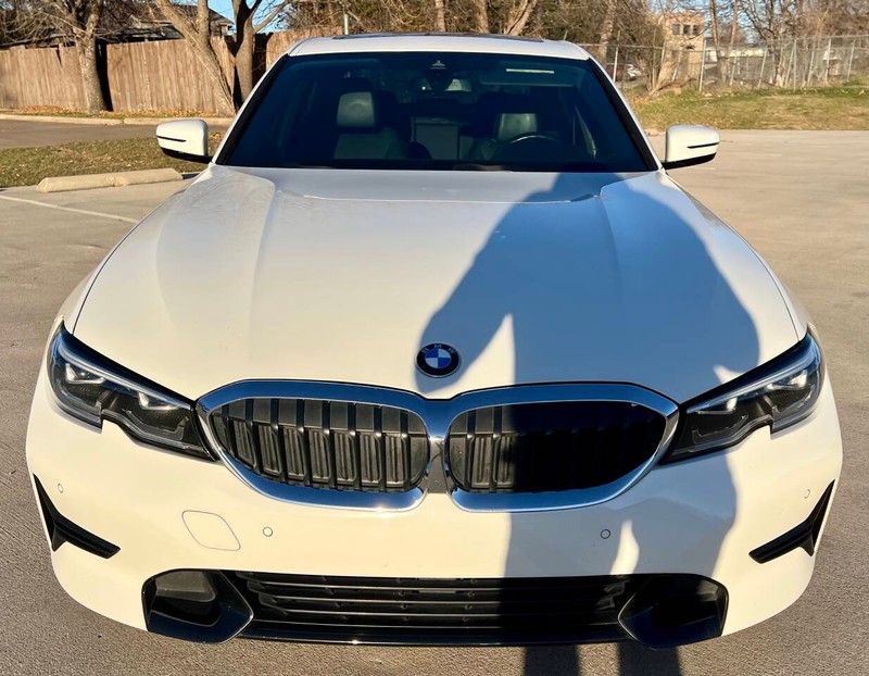 BMW 3 Series Vehicle Full-screen Gallery Image 08