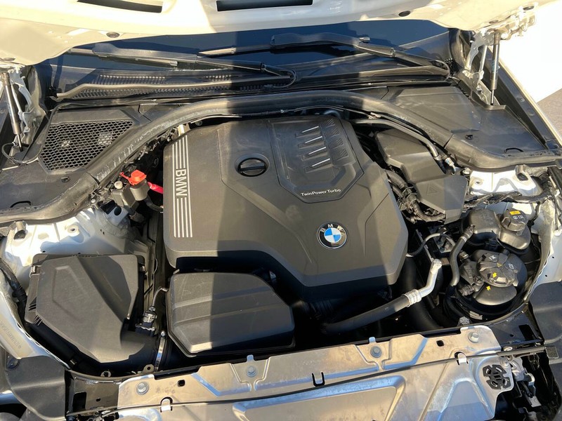 BMW 3 Series Vehicle Full-screen Gallery Image 21