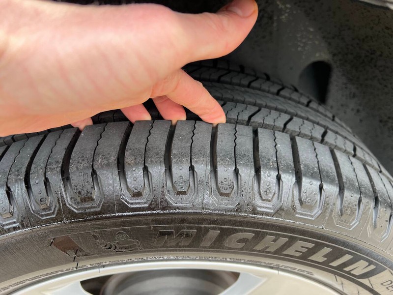 Mercedes-Benz GLE Vehicle Full-screen Gallery Image 09