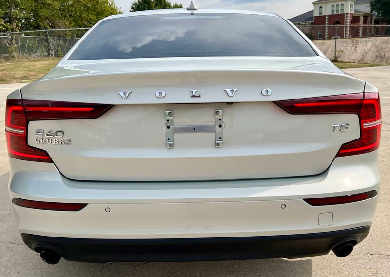 Volvo S60 Vehicle Full-screen Gallery Image 05