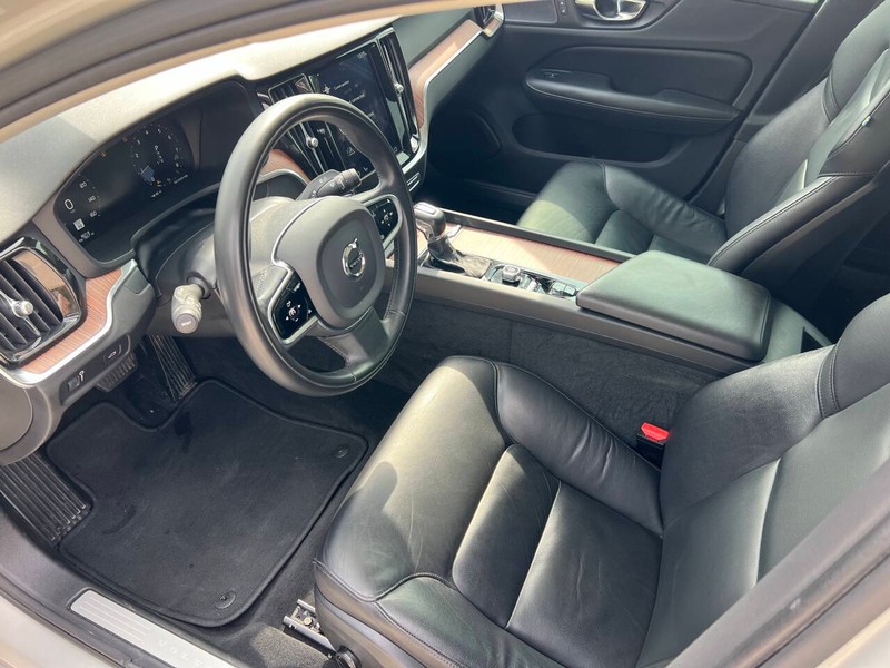 Volvo S60 Vehicle Full-screen Gallery Image 08