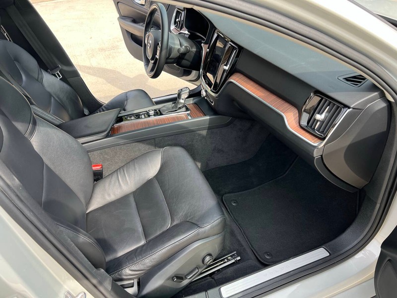 Volvo S60 Vehicle Full-screen Gallery Image 13