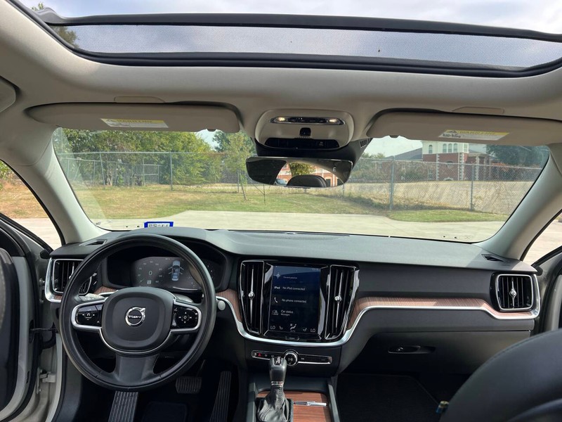 Volvo S60 Vehicle Full-screen Gallery Image 16