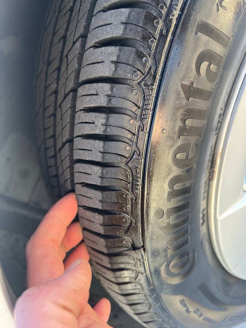 Toyota Prius Vehicle Full-screen Gallery Image 04