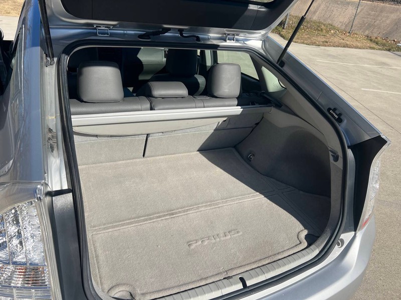 Toyota Prius Vehicle Full-screen Gallery Image 05