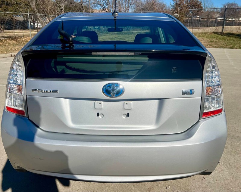Toyota Prius Vehicle Full-screen Gallery Image 06