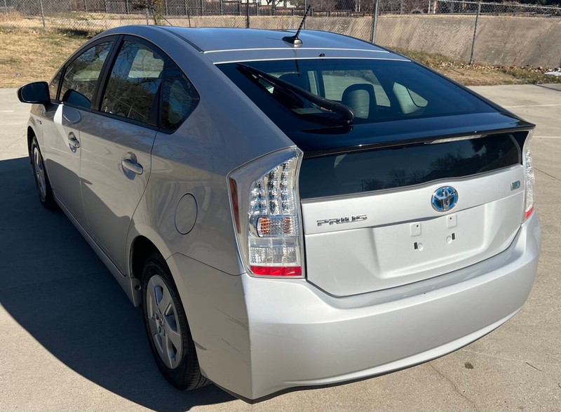 Toyota Prius Vehicle Full-screen Gallery Image 07