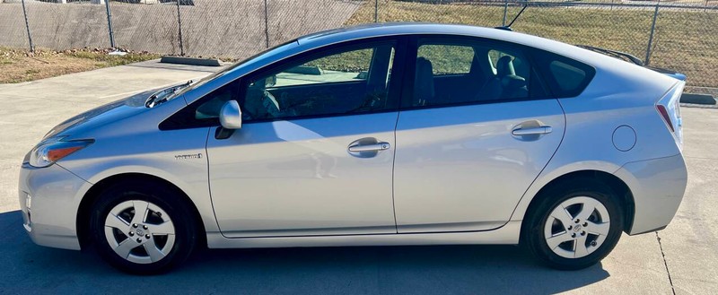 Toyota Prius Vehicle Full-screen Gallery Image 08