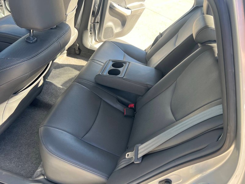 Toyota Prius Vehicle Full-screen Gallery Image 15