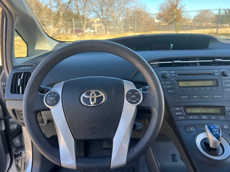 Toyota Prius Vehicle Full-screen Gallery Image 16