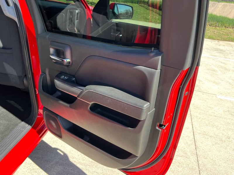 Chevrolet Silverado 1500 Vehicle Full-screen Gallery Image 11