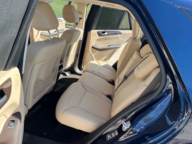 Mercedes-Benz GLE Vehicle Full-screen Gallery Image 10