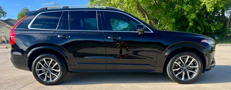 Volvo XC90 Vehicle Full-screen Gallery Image 03