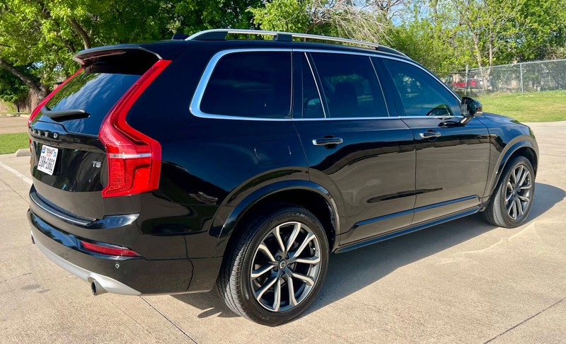 Volvo XC90 Vehicle Full-screen Gallery Image 04