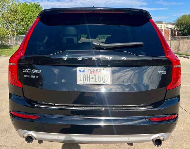 Volvo XC90 Vehicle Full-screen Gallery Image 05