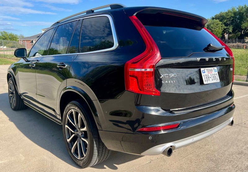 Volvo XC90 Vehicle Full-screen Gallery Image 06