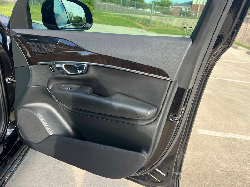 Volvo XC90 Vehicle Full-screen Gallery Image 09