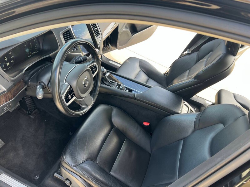 Volvo XC90 Vehicle Full-screen Gallery Image 18