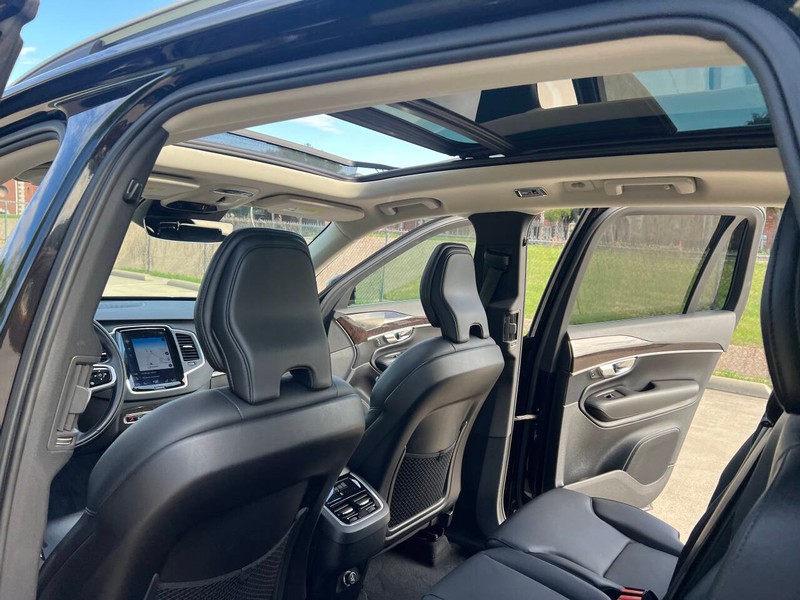 Volvo XC90 Vehicle Full-screen Gallery Image 19