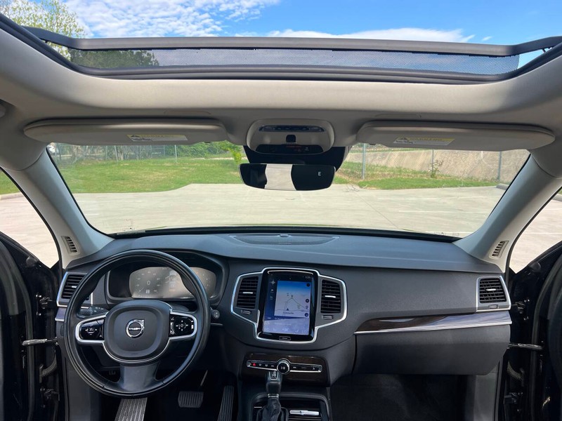 Volvo XC90 Vehicle Full-screen Gallery Image 20