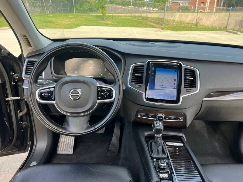 Volvo XC90 Vehicle Full-screen Gallery Image 21