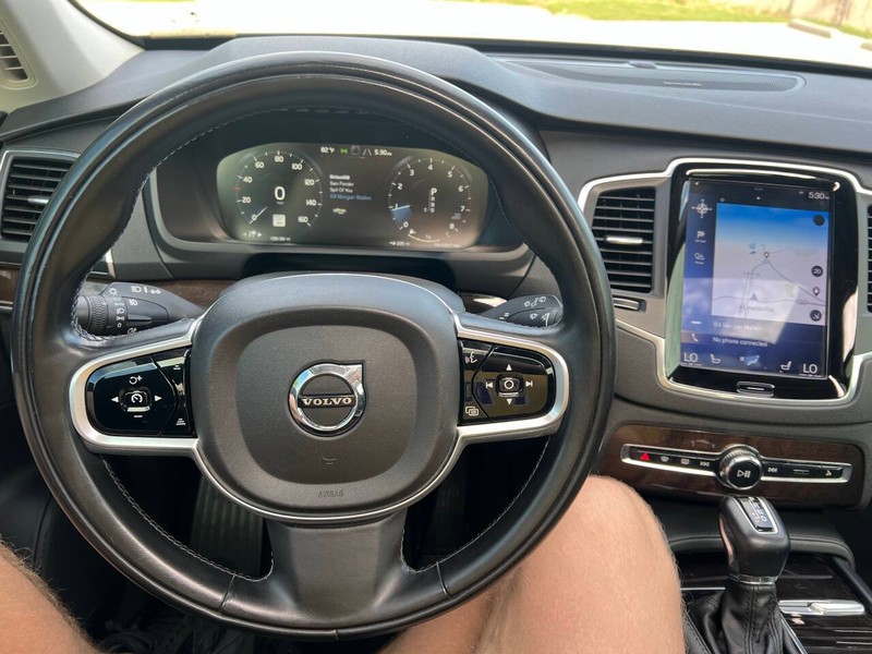 Volvo XC90 Vehicle Full-screen Gallery Image 23