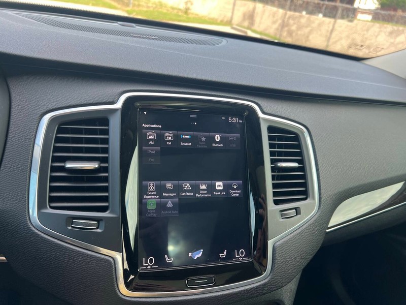 Volvo XC90 Vehicle Full-screen Gallery Image 25